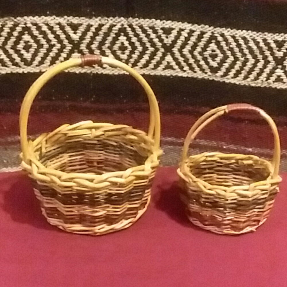Set of small baskets
